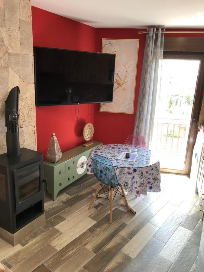 Apartamentos Deluxe Con Jacuzzi O Chimenea Love For Two Collado Mediano Buitenkant foto